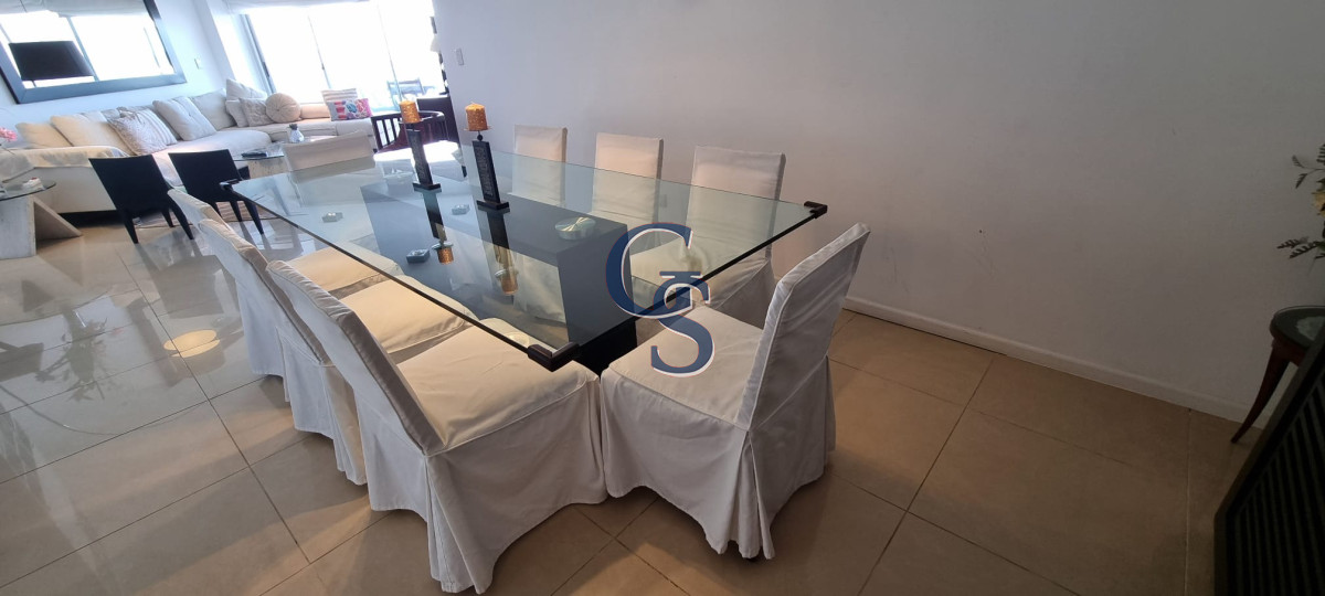 Apartamento ID.297427 - Edificio a pasos de Playa Brava.  Departamento de cómodos ambientes.