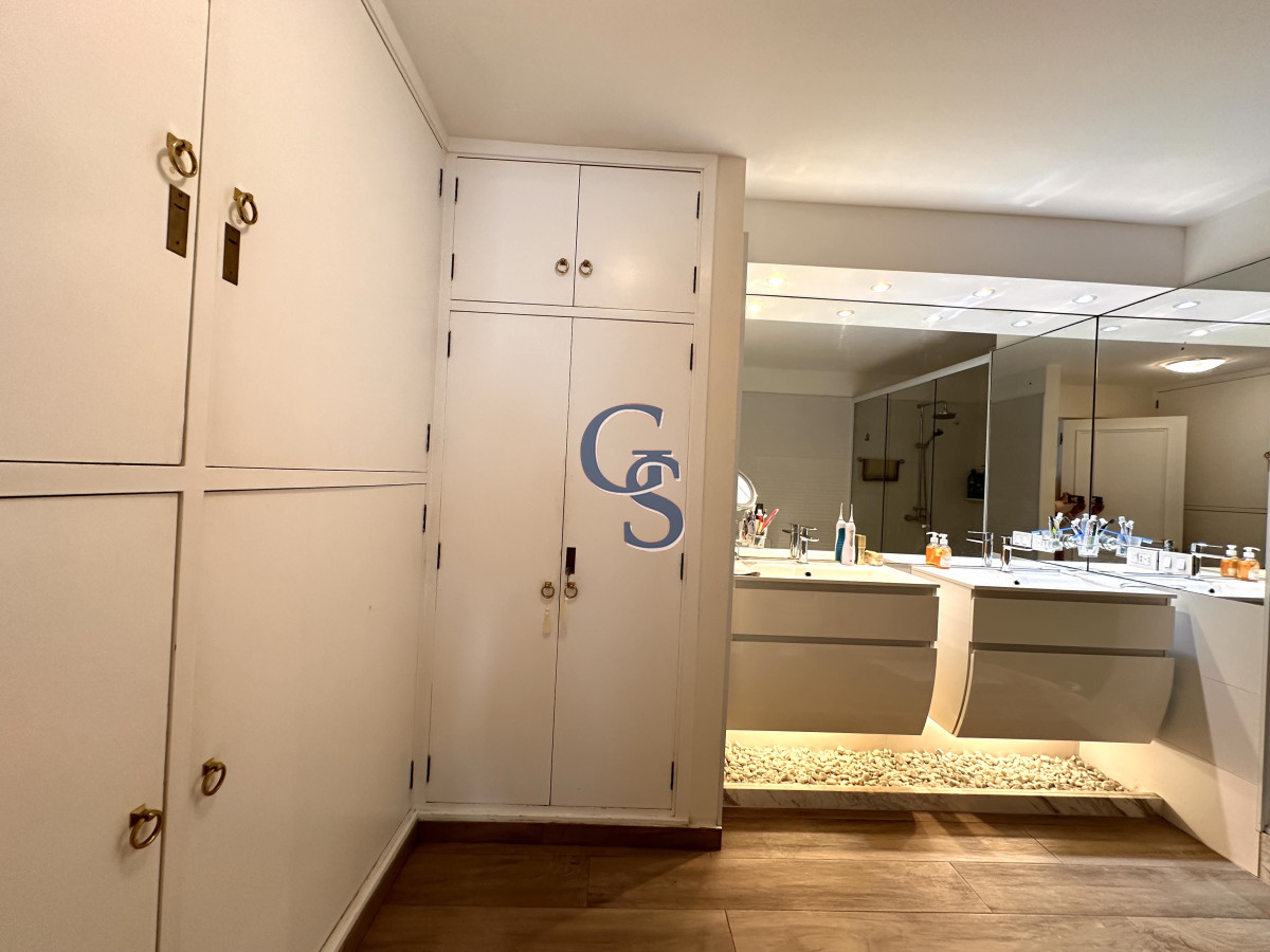 Apartamento ID.299900 - En Venta Apartamento frente al Puerto, con inmejorables vistas.