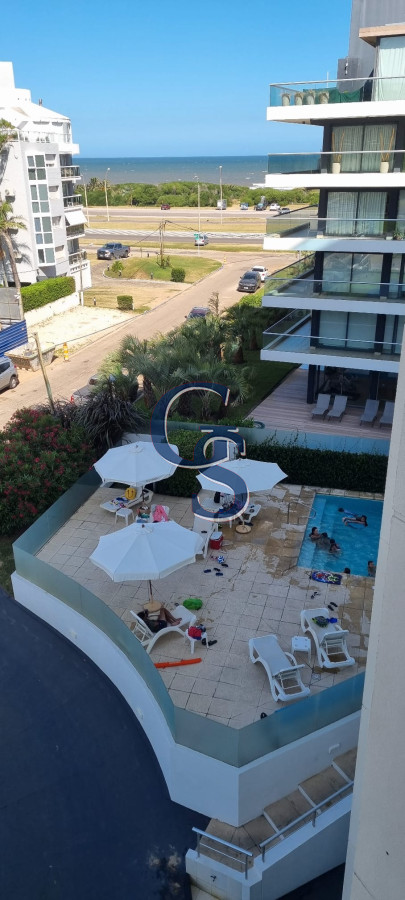 Apartamento ID.297427 - Edificio a pasos de Playa Brava.  Departamento de cómodos ambientes.