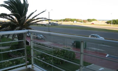 Cómodo departamento frente al mar.