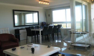 Apartamento en LE JARDIN,  En Venta, Mansa, Punta del Este, 3 Dormitorios.