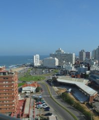 Piso alto con amplios y luminosos ambientes.