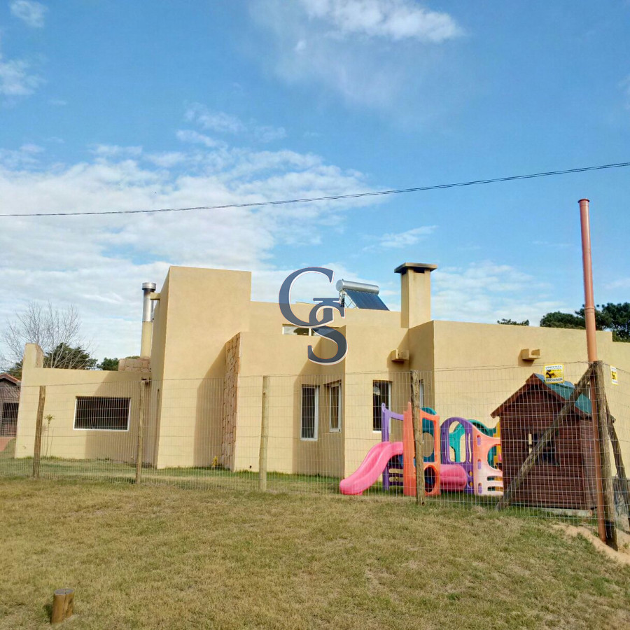 Casa ID.295307 - Moderno chalet estilo minimalista de 200 m2  desarrollado en 2 plantas