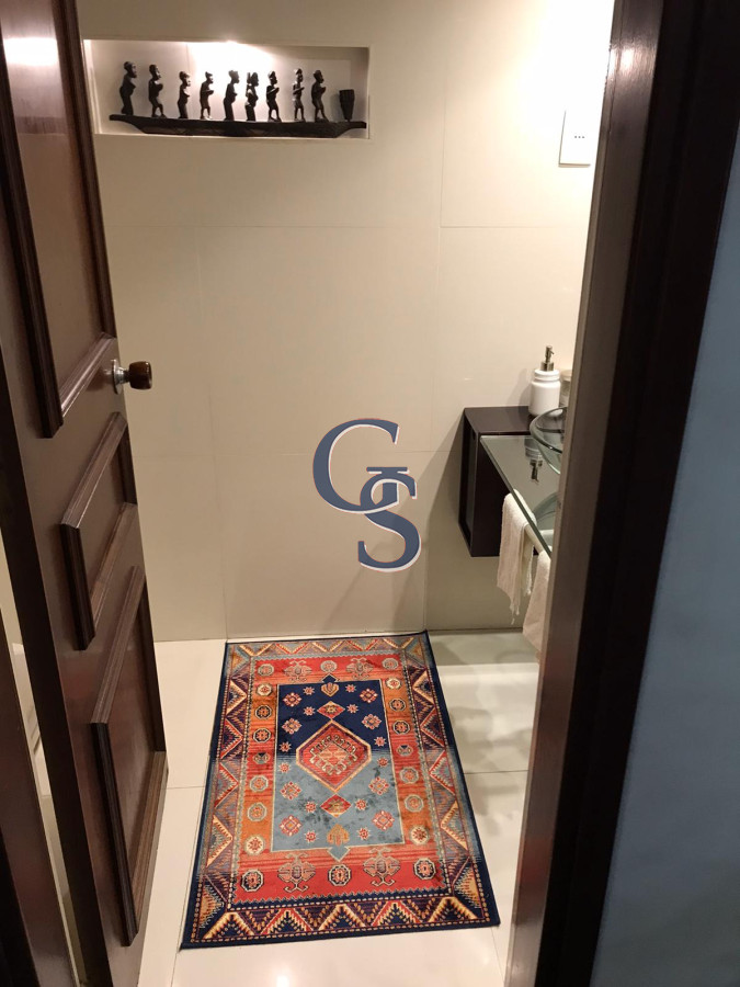 Casa ID.295237 - A la altura de parada 10 de Playa Mansa y a metros del mar. 