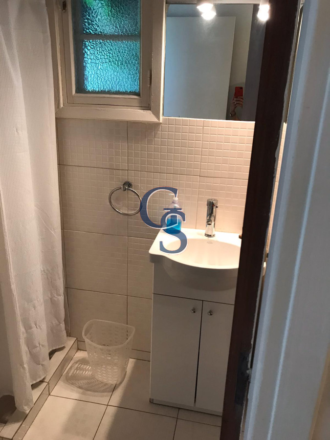 Casa ID.295237 - A la altura de parada 10 de Playa Mansa y a metros del mar. 