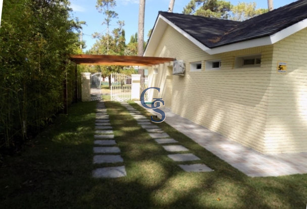 Casa ID.295230 - A pasos de conocida avenida y proxima a Playa Mansa.