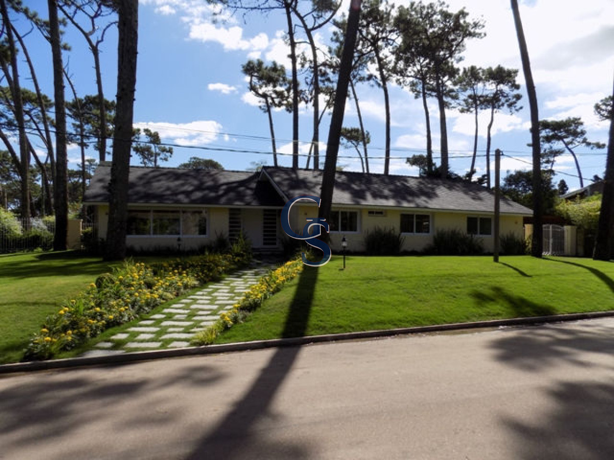 Casa ID.295230 - A pasos de conocida avenida y proxima a Playa Mansa.