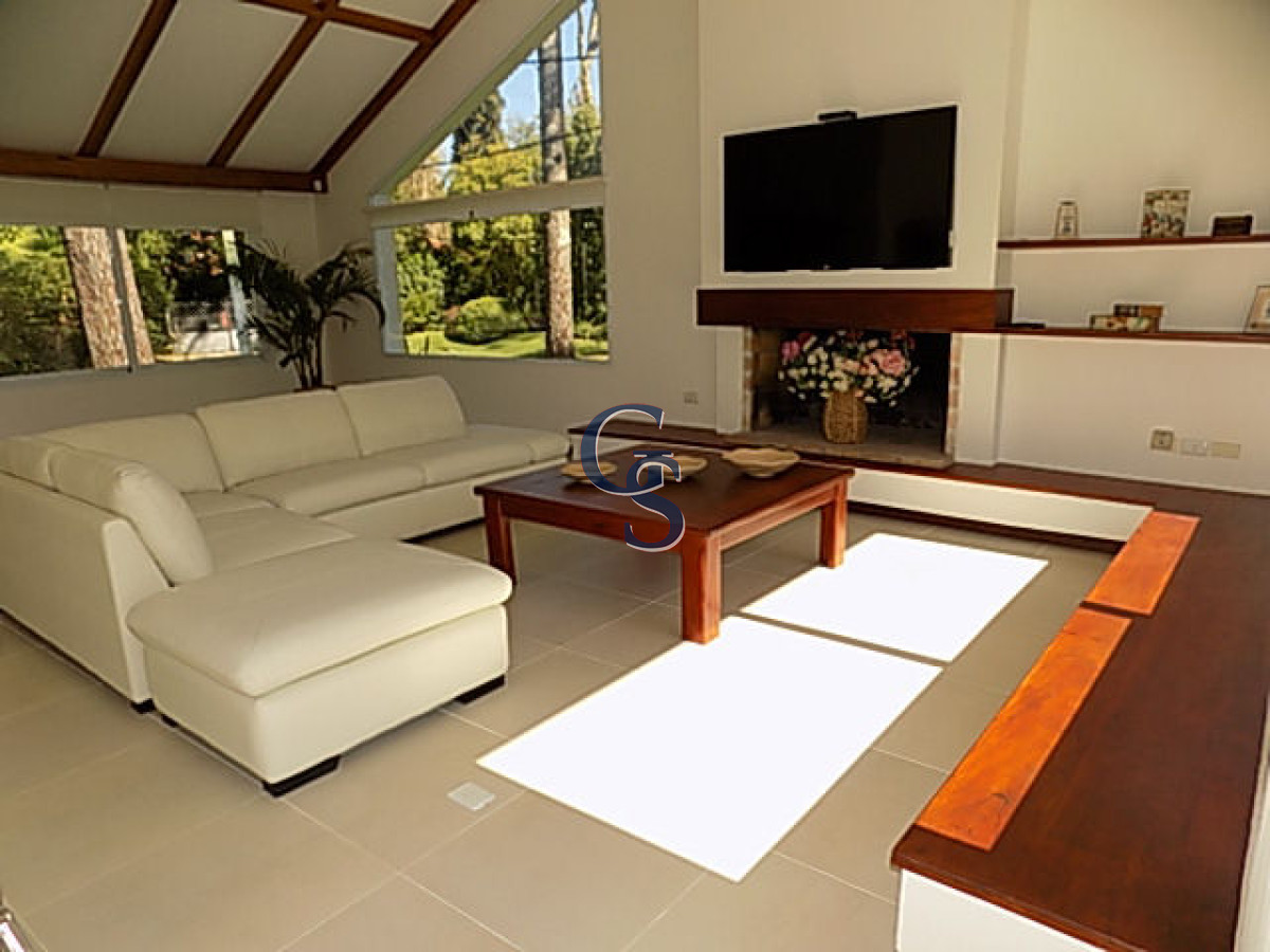 Casa ID.295230 - A pasos de conocida avenida y proxima a Playa Mansa.