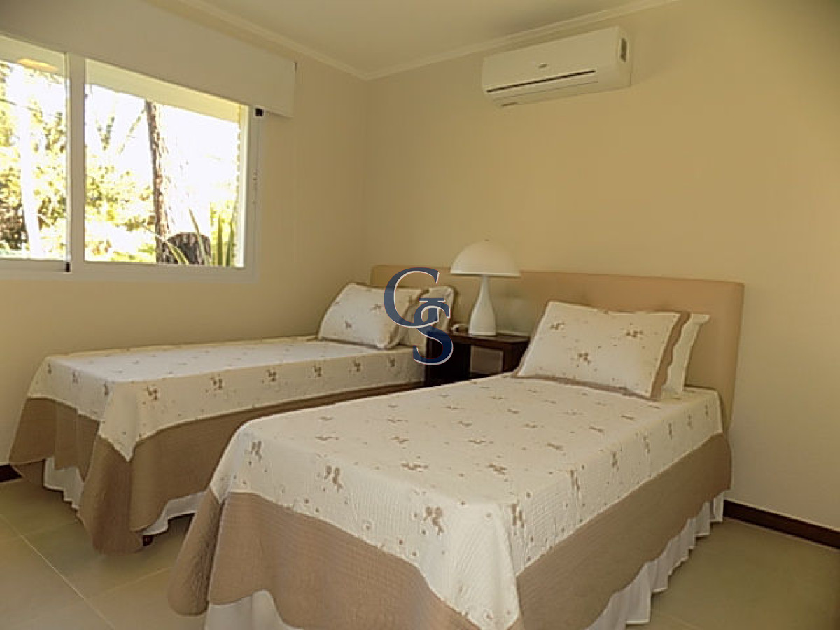 Casa ID.295230 - A pasos de conocida avenida y proxima a Playa Mansa.