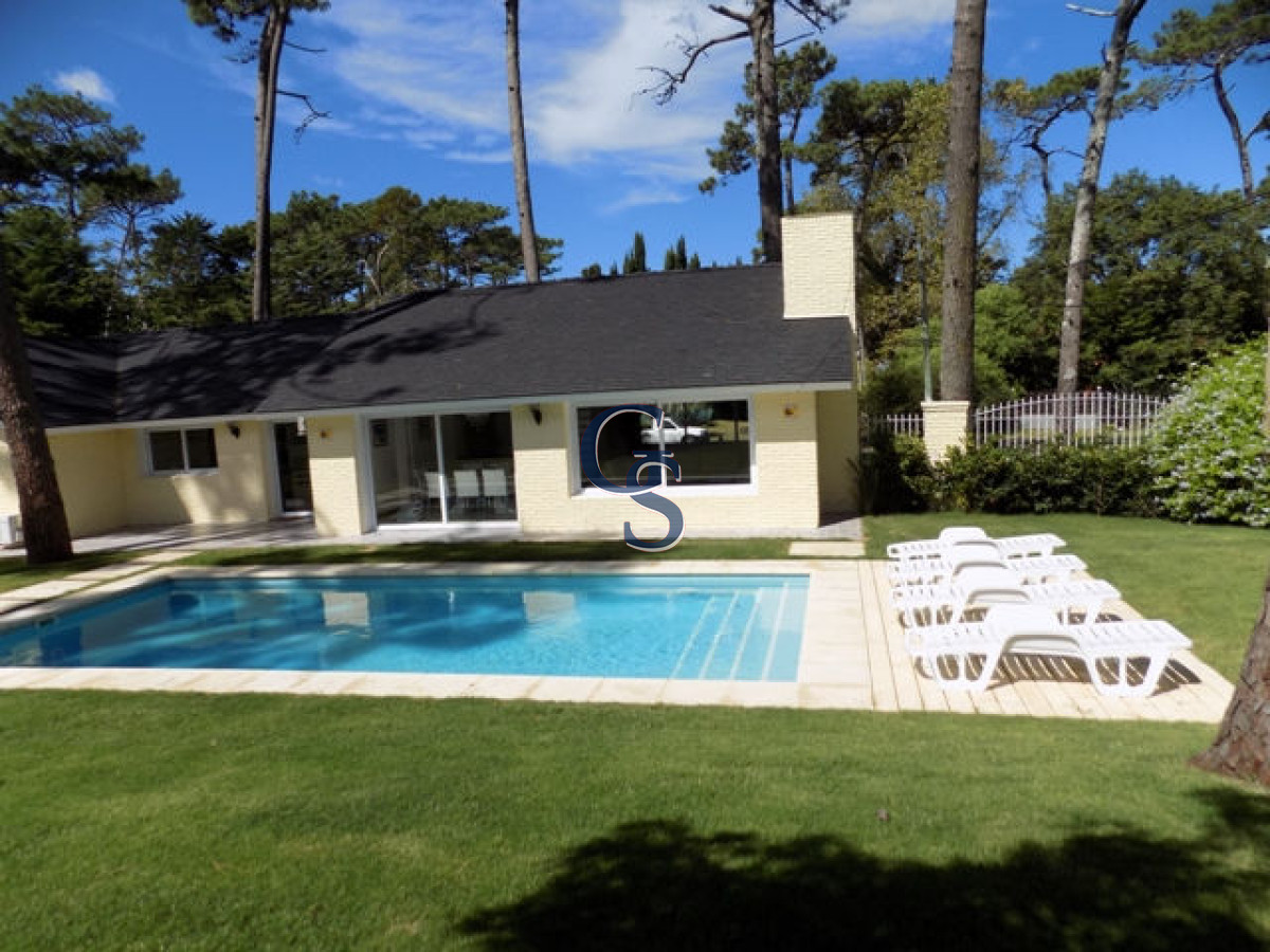 Casa ID.295230 - A pasos de conocida avenida y proxima a Playa Mansa.