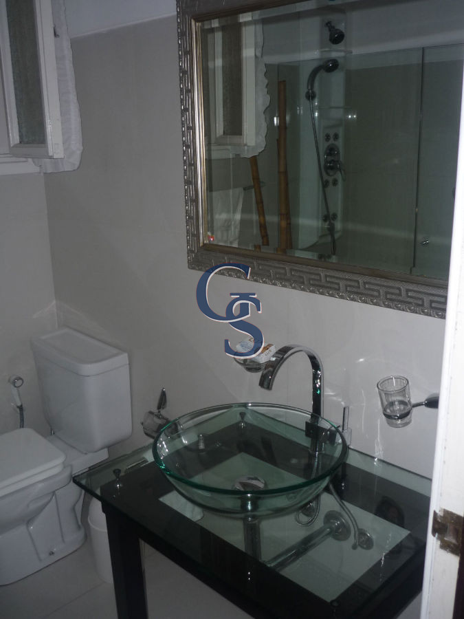 Casa ID.295237 - A la altura de parada 10 de Playa Mansa y a metros del mar. 