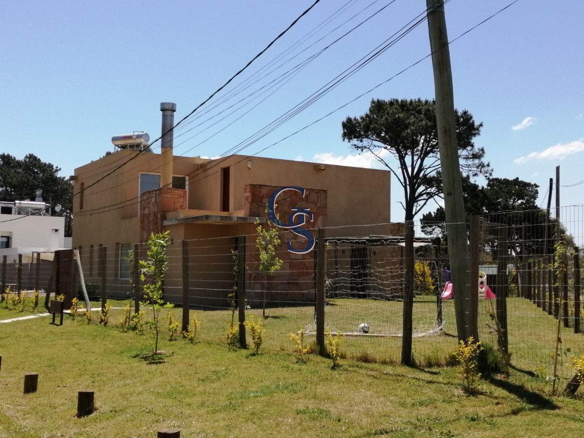 Casa ID.295307 - Moderno chalet estilo minimalista de 200 m2  desarrollado en 2 plantas