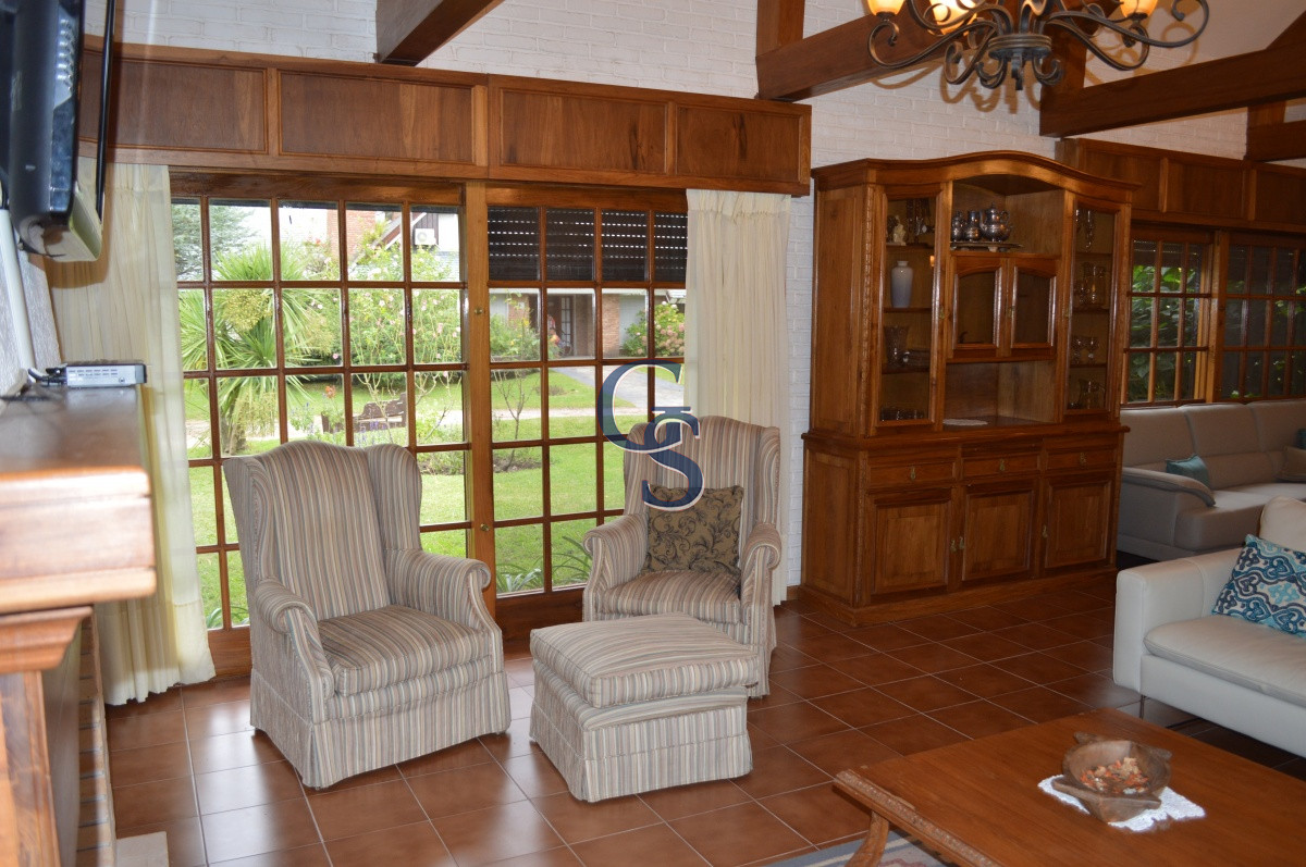 Casa ID.295169 - En zona residencial