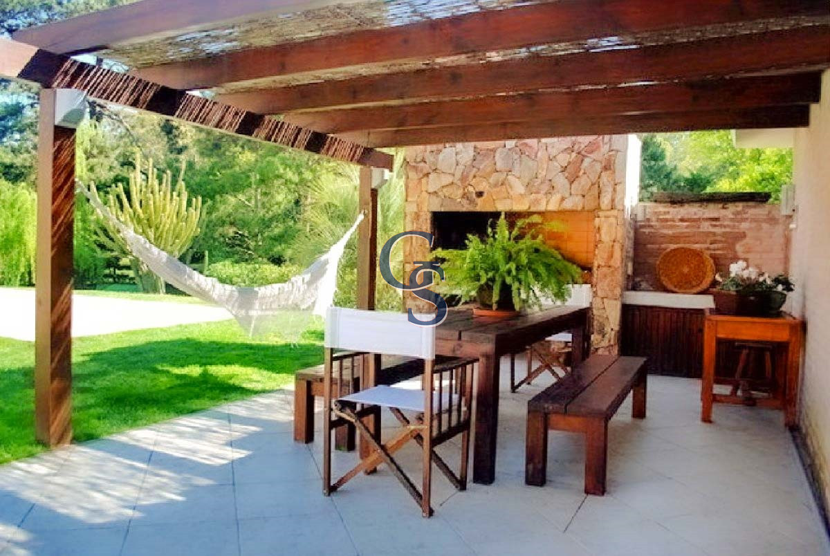 Casa ID.299971 - Excelente casa en Rincòn del Indio, playa brava parada 26 y media a unas cuadras de la rambla.-