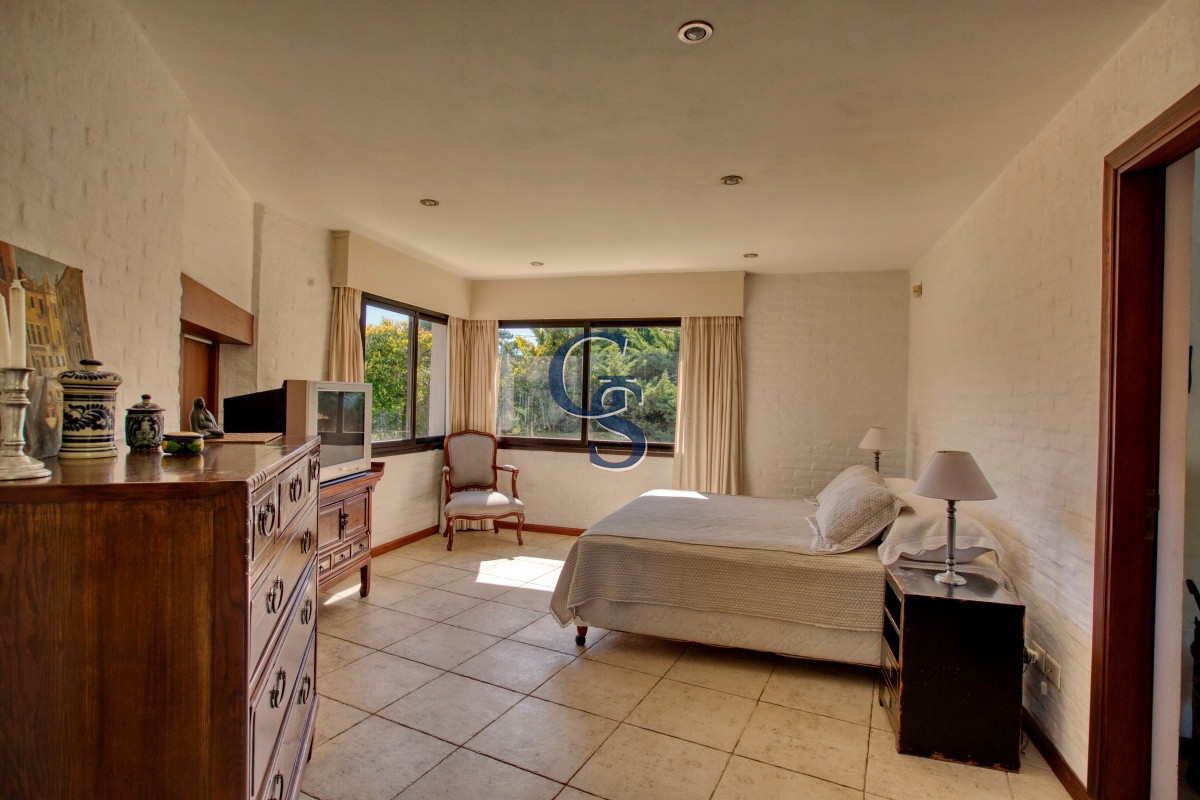 Casa ID.299971 - Excelente casa en Rincòn del Indio, playa brava parada 26 y media a unas cuadras de la rambla.-