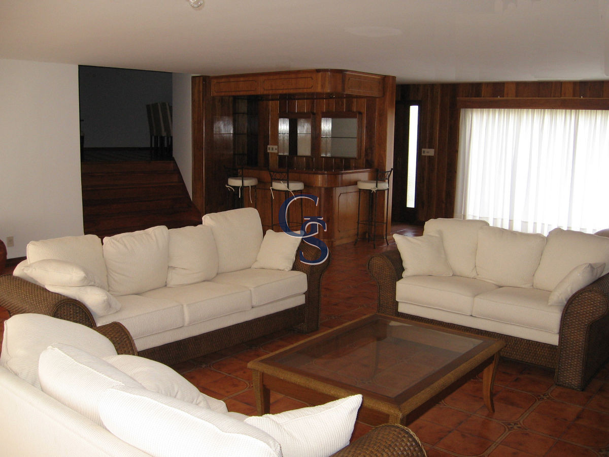 Casa ID.295221 - Amplios ambientes.  Zona tranquila. 