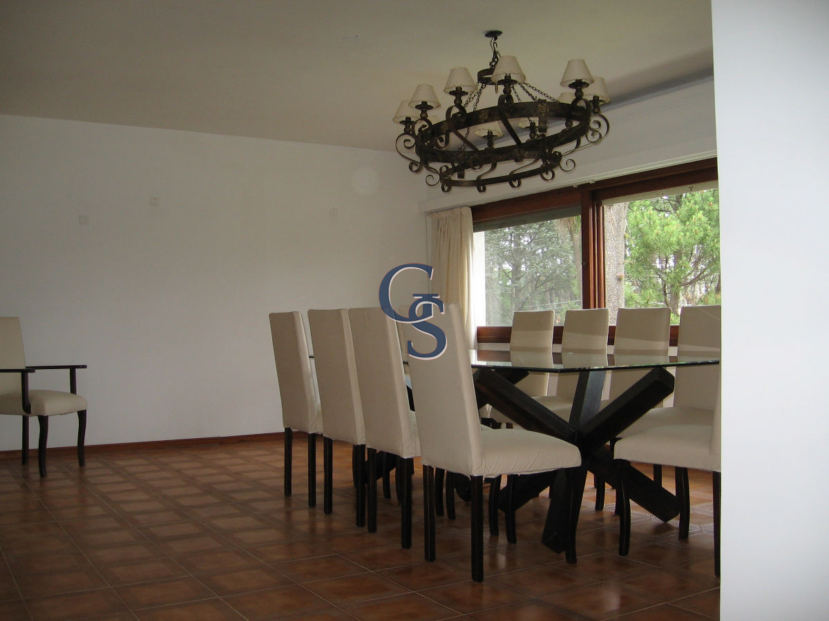 Casa ID.295221 - Amplios ambientes.  Zona tranquila. 