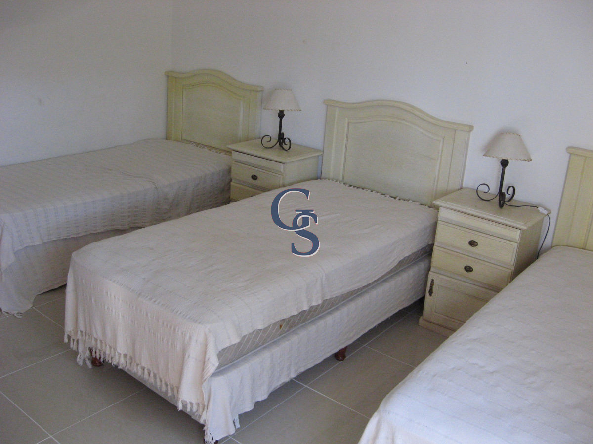 Casa ID.295221 - Amplios ambientes.  Zona tranquila. 