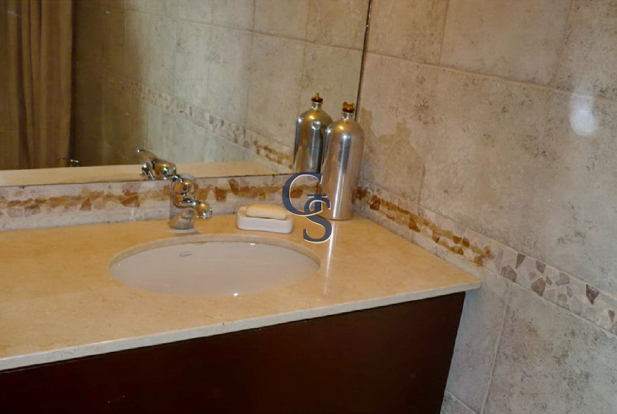 Casa ID.299971 - Excelente casa en Rincòn del Indio, playa brava parada 26 y media a unas cuadras de la rambla.-