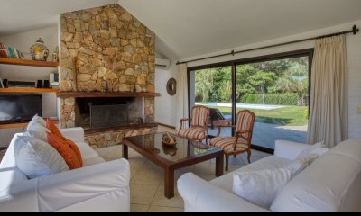 Excelente casa en Rincòn del Indio, playa brava parada 26 y media a unas cuadras de la rambla.-