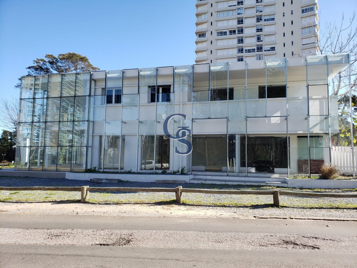 Local Comercial ID.296764 - En la zona de mayor auge comercial 