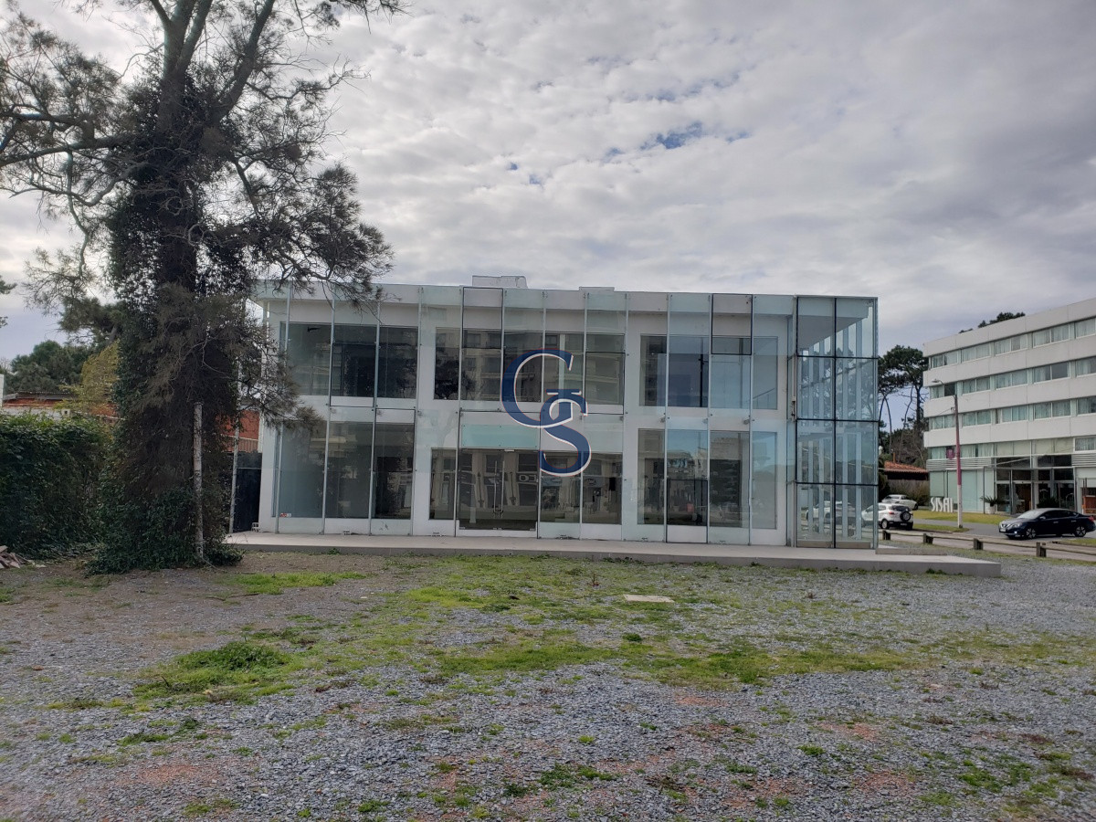 Local Comercial ID.296764 - En la zona de mayor auge comercial 