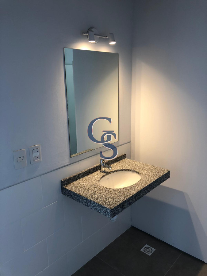 Local Comercial ID.298142 - Local reciclado en centro de Maldonado