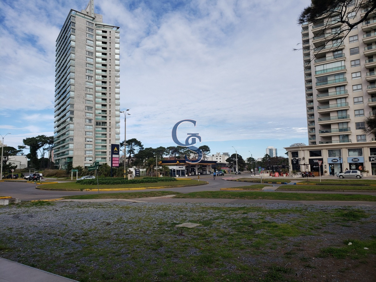 Local Comercial ID.296764 - En la zona de mayor auge comercial 