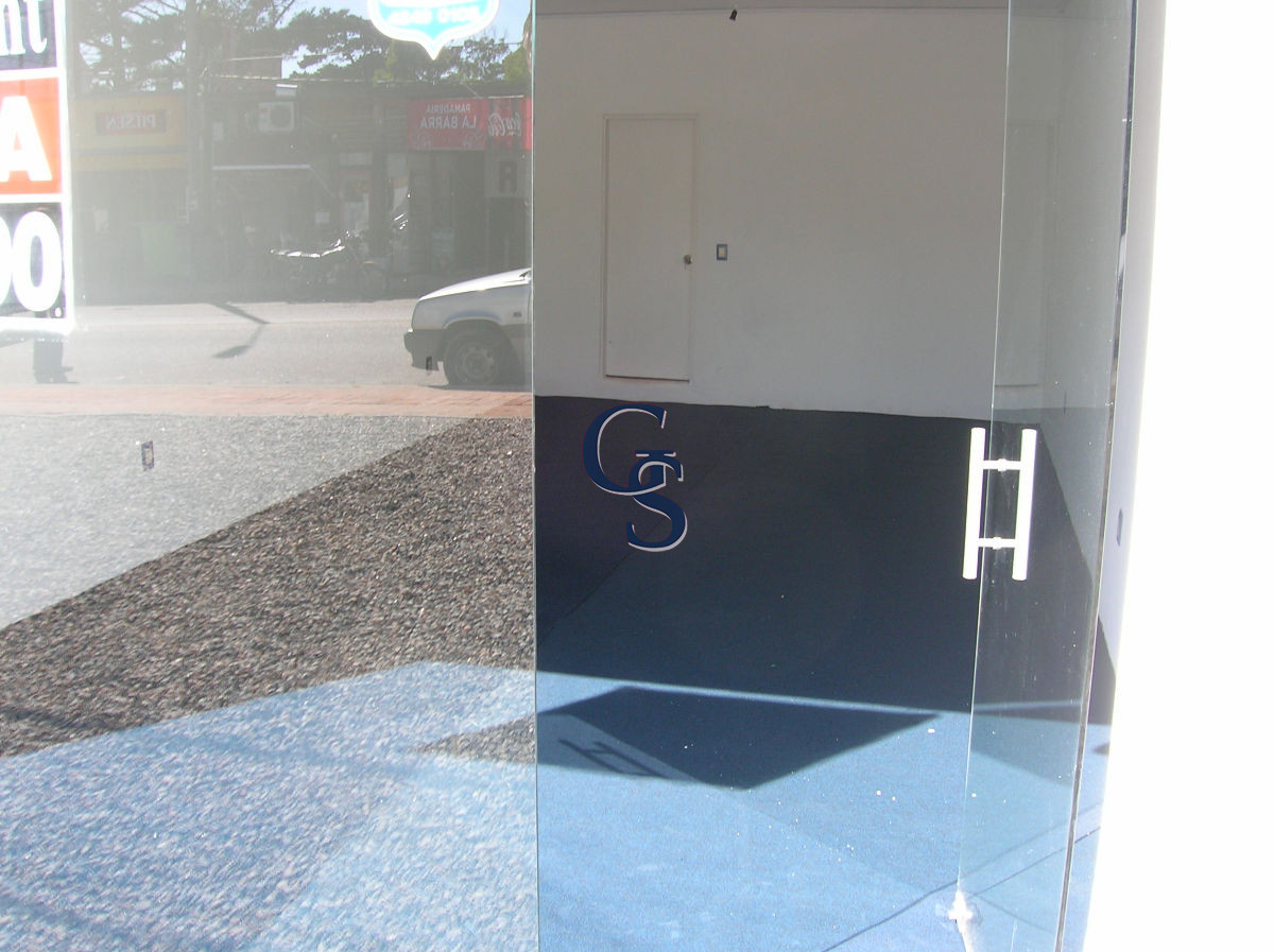 Local Comercial ID.296672 - En zona de alto movimiento