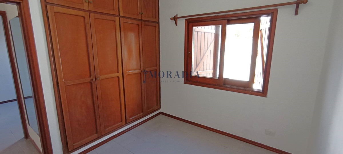 Casa ID.8 - CASA 3 Dormitorios con estufa a leña, parrillero y patio al frente