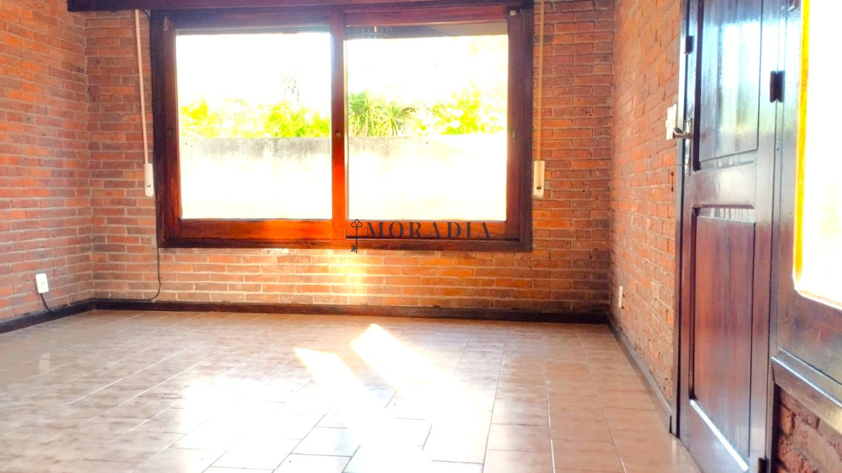 Casa ID.20 - En alquiler anual Casa 3 Dormitorios con estufa y parrillero en Altos del Pinar