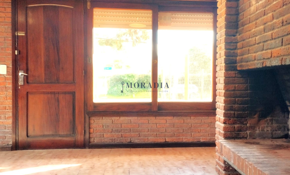 Casa ID.20 - En alquiler anual Casa 3 Dormitorios con estufa y parrillero en Altos del Pinar