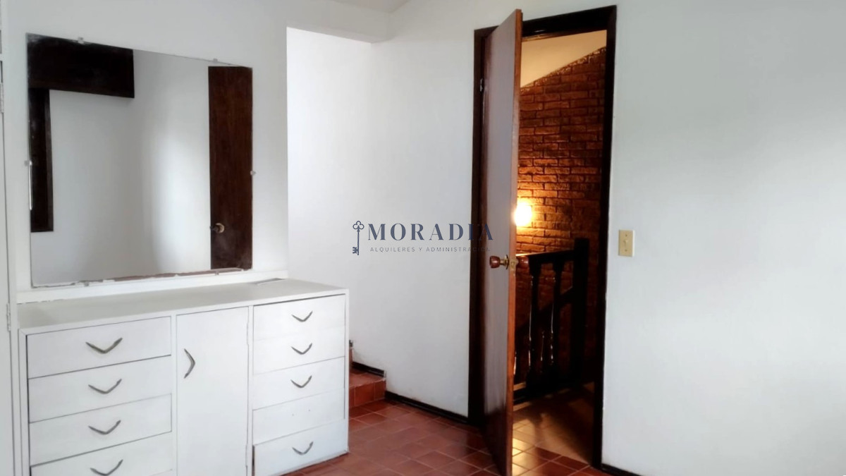 Casa ID.20 - En alquiler anual Casa 3 Dormitorios con estufa y parrillero en Altos del Pinar