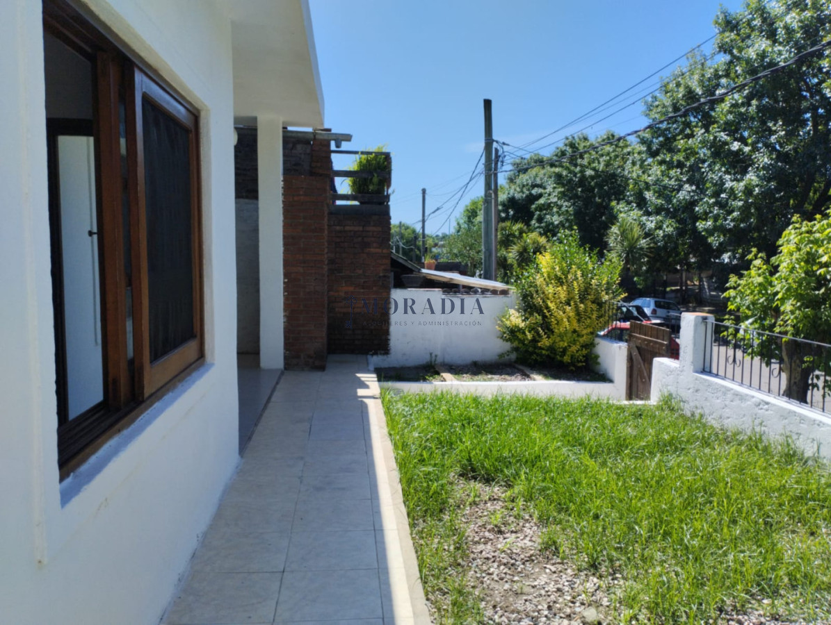 Casa ID.8 - CASA 3 Dormitorios con estufa a leña, parrillero y patio al frente