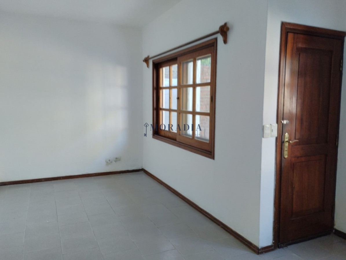 Casa ID.8 - CASA 3 Dormitorios con estufa a leña, parrillero y patio al frente
