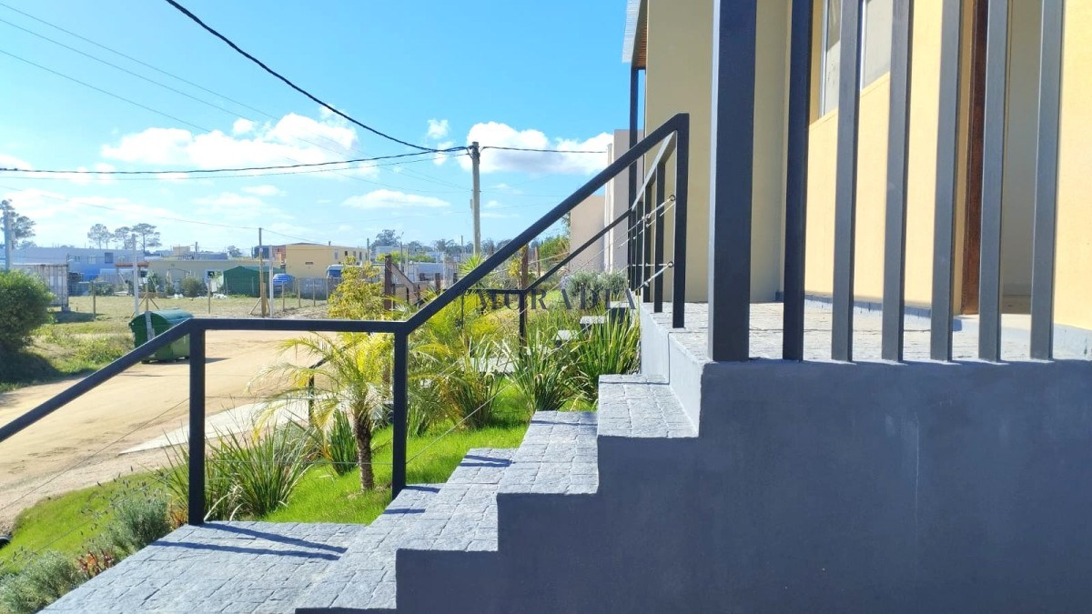 Casa ID.16 - Casa Dúplex en Altos de la Laguna de 2 Dormitorios con Estacionamiento y Parrillero