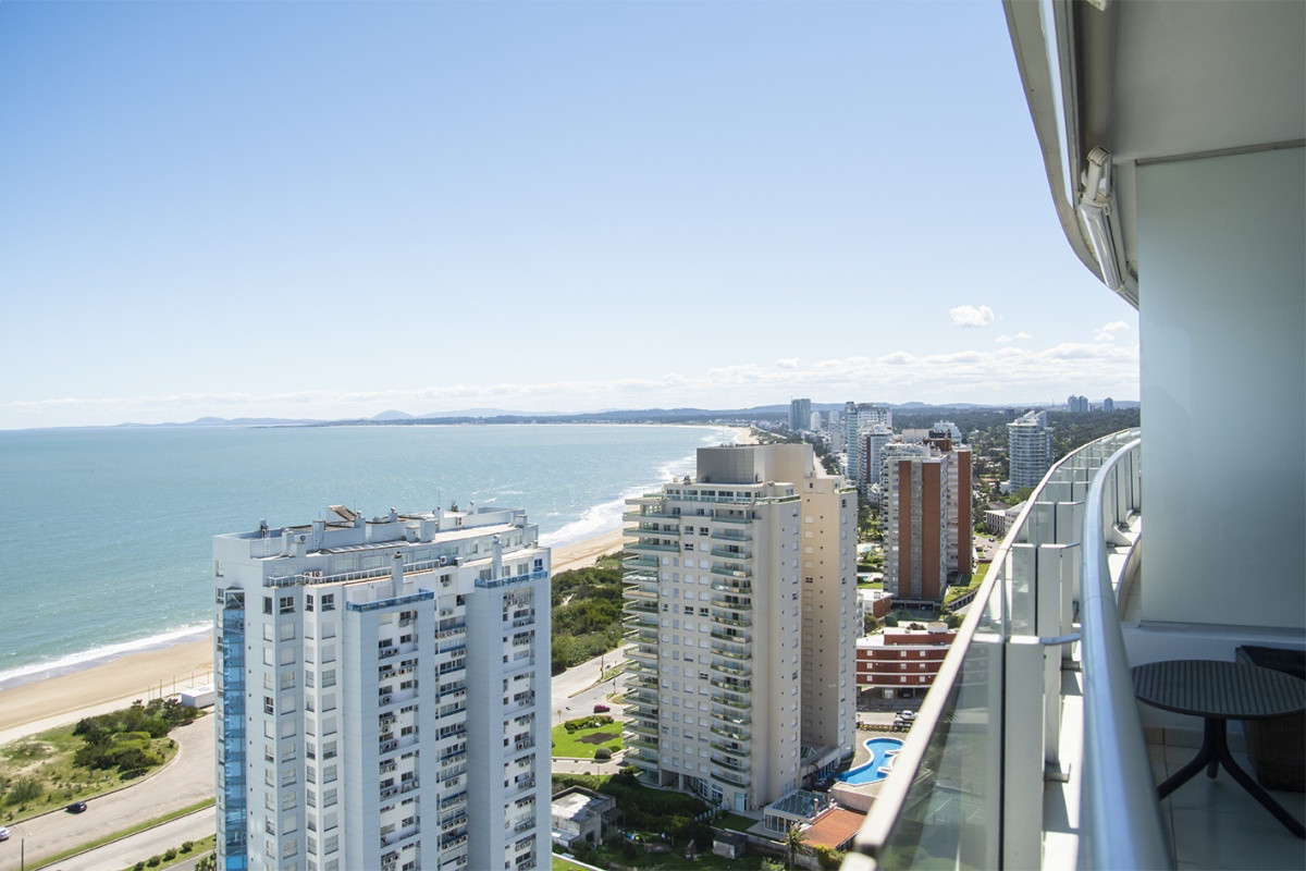 Apartamento ID.36648 - VENTA DE APARTAMENTO DE 2 DORMITORIOS Y 3 BAÑOS, TORRE SEASON, PLAYA MANSA PUNTA DEL ESTE 