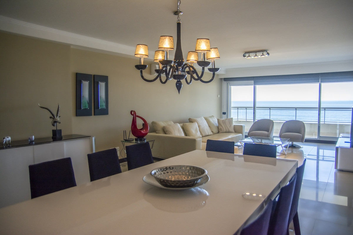 Apartamento ID.37315 - VENTA DE APARTAMENTO DE 3 DORMITORIOS EN SUITE Y TOILETTE, MAS SERVICIO TORRE LOBOS, PLAYA BRAVA PUNTA DEL ESTE 