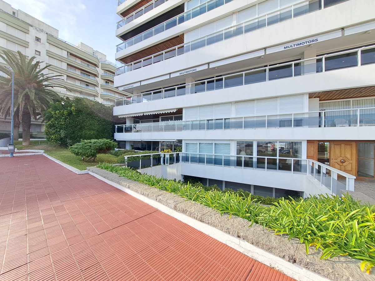 Apartamento ID.55432 - Venta de Apartamento en Primeria Linea en Edificio Porto Scala de Punta del Este 3 dormitorios en suite 