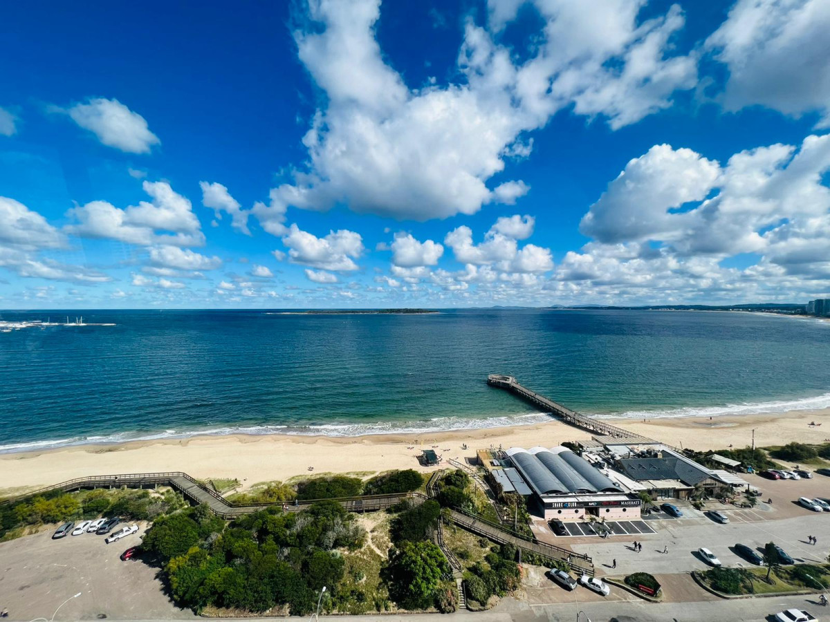 Apartamento ID.31956 - Apartamento en Venta, 3 dormitorios, Edificio Malecón, primera línea, Punta del Este.