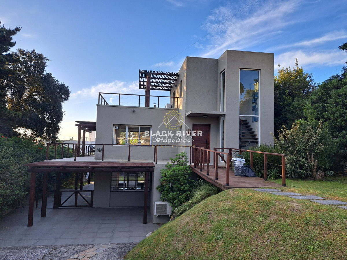 Casa ID.66989 - Casa Moderna en venta a pasos del mar en Playa Solanas Punta ballena uruguay