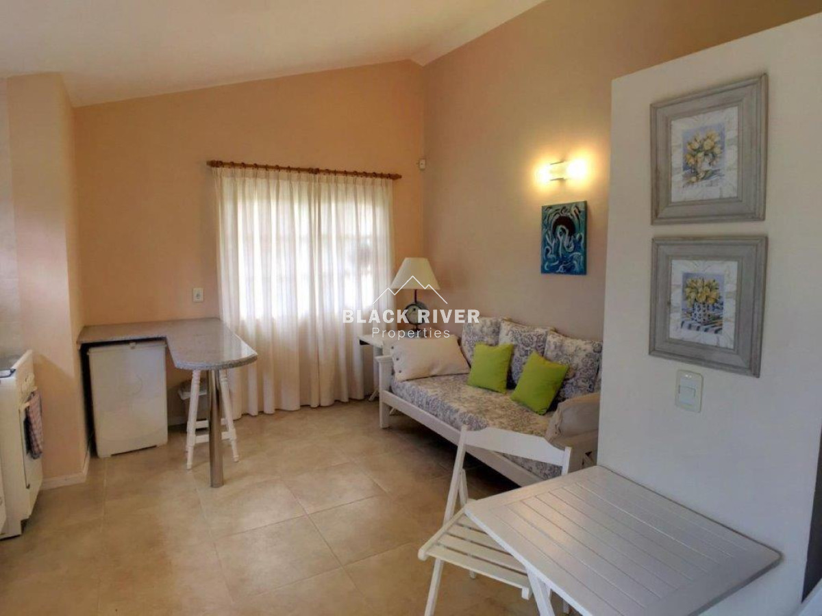 Casa ID.66187 - Venta casa 3 dormitorios en Suite con piscina y casa de huéspedes en terreno de 3500 mts