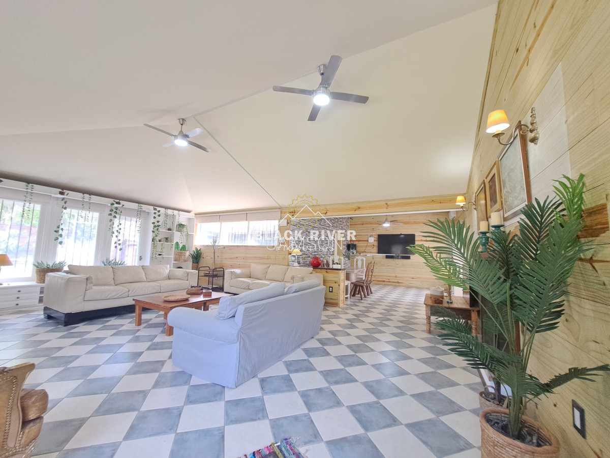 Casa ID.66788 - Casa con piscina en alquiler  4 dormitorios Playa Mansa - Punta del Este