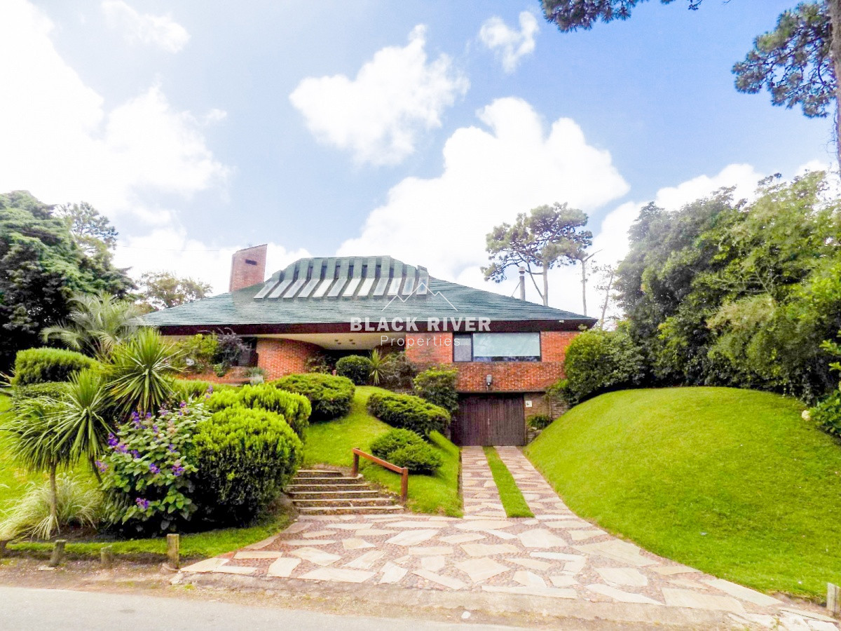Casa ID.58797 - Casa en venta 5 dormitorios barrio Cantegril, Punta del Este