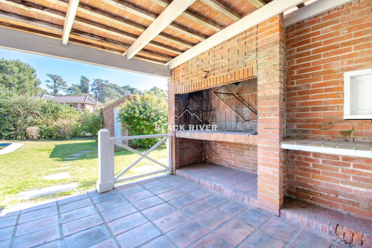 Casa ID.58884 - Casa en venta de 5 dormitorios a metros del Mar, San Rafael, Punta del Este.