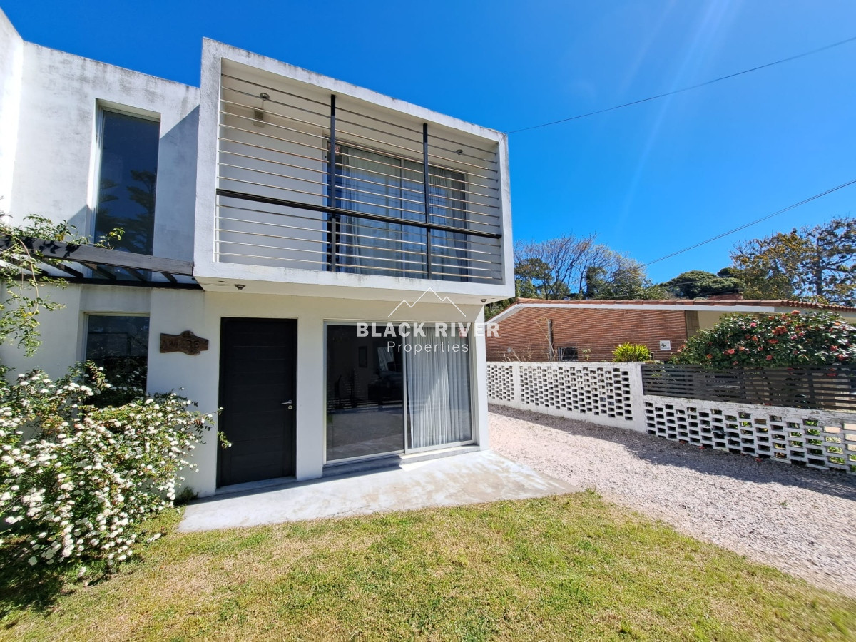 Casa ID.66402 - ALQUILER TEMPORAL DE CASA DE 3 DORMITORIOS Y 3 BAÑOS, PLAYA MANSA PUNTA DEL ESTE 