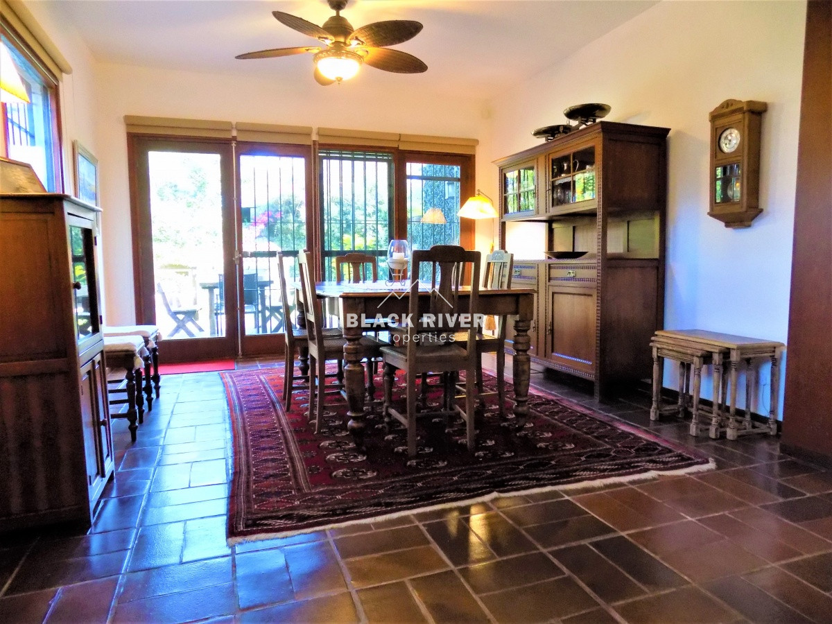 Casa ID.35 - Venta Casa de 4 Dormitorios en Playa Mansa, Punta del Este