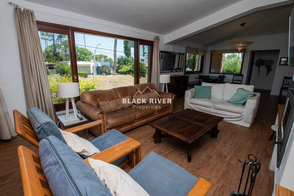 Casa ID.65981 - Casa en Venta en Playa Mansa de 3 dormitorios con piscina 
