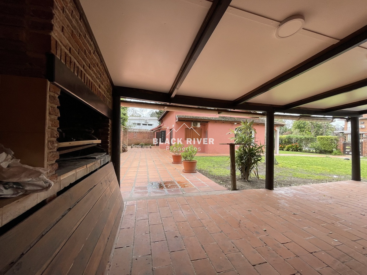 Casa ID.66610 - Venta Casa en Playa Mansa Punta del Este