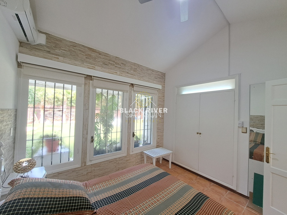 Casa ID.66788 - Casa con piscina en alquiler  4 dormitorios Playa Mansa - Punta del Este